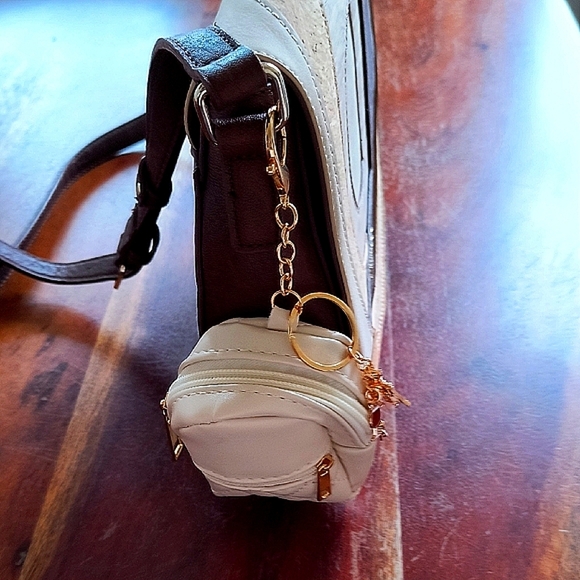 Mini Cream Vegan Leather Quilted Backpack Keychain. New - Picture 8 of 8